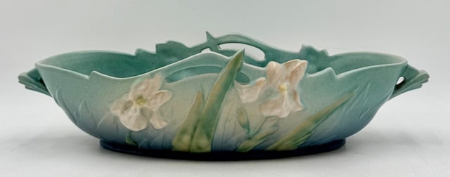 Vintage Roseville Pottery Iris Handled Bowl (1 of 10)