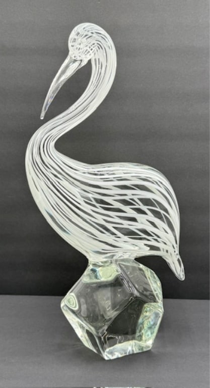Stunning Licio Zanetti Murano Art Glass Heron: Stunning Murano Licio Zanetti art glass heron. Beautiful white threading details. Bottom signed Licio Zanetti. Excellent condition with no chips or cracks. Heavy scratches present on bottom. Approxima