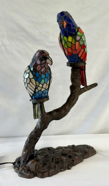 Tiffany Style Parrot Stained Glass Table Lamp (1 of 15)