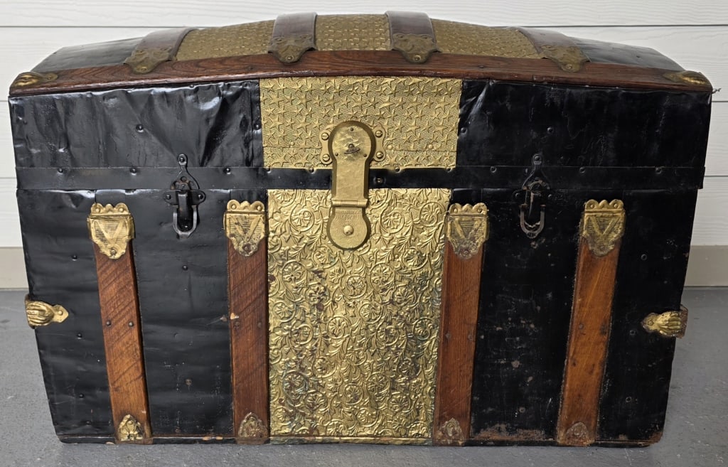 Vintage Humpback Steamer Trunk (1 of 11)