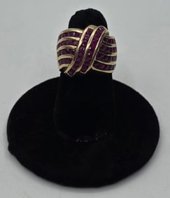 Women's 10k Gold & Ruby? Ring - 9.62g TW