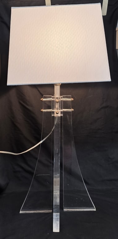 Vintage MCM Lucite Table Lamp (1 of 7)