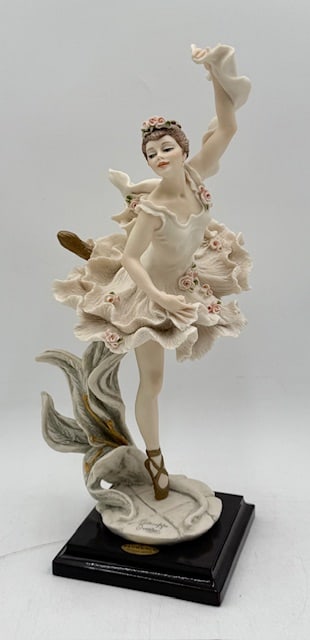 Giuseppe Armani "Carla" Ballerina Figurine (1 of 11)
