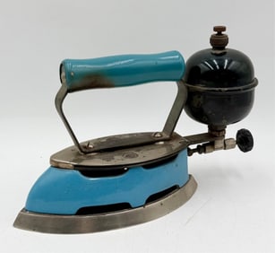 Vintage Coleman Intsant-Lite Model 4A Gas Iron