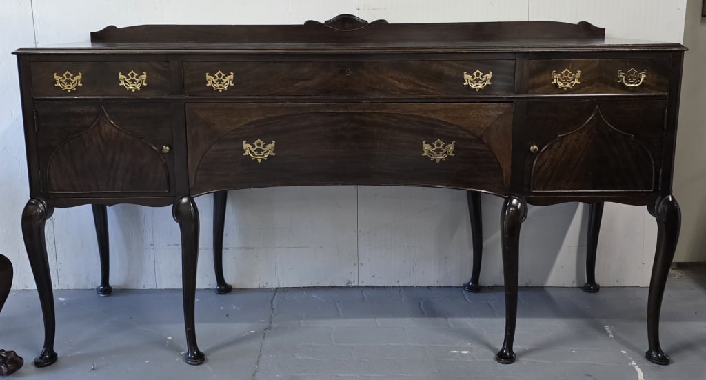 Vintage Limberts Queen Anne Style Sideboard (1 of 7)