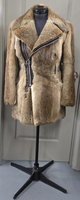 Vintage Women's Saks 5th Avenue Fur Coat (1 of 9)