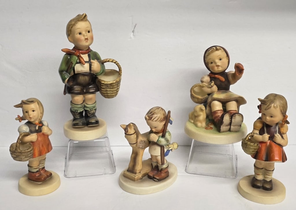 5 Vintage M.I. Hummel Porcelain Figurines (1 of 10)