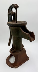 Vintage Sanders Co. Cast Iron Hand Water Pump