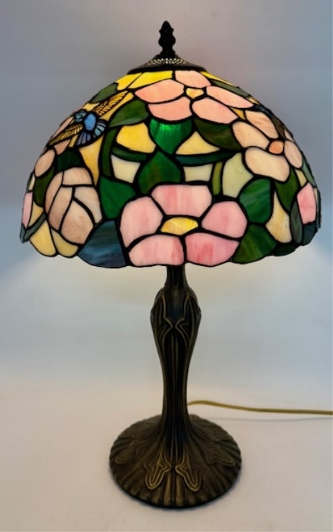 Beautiful Tiffany Style Hummingbird Table Lamp (1 of 12)