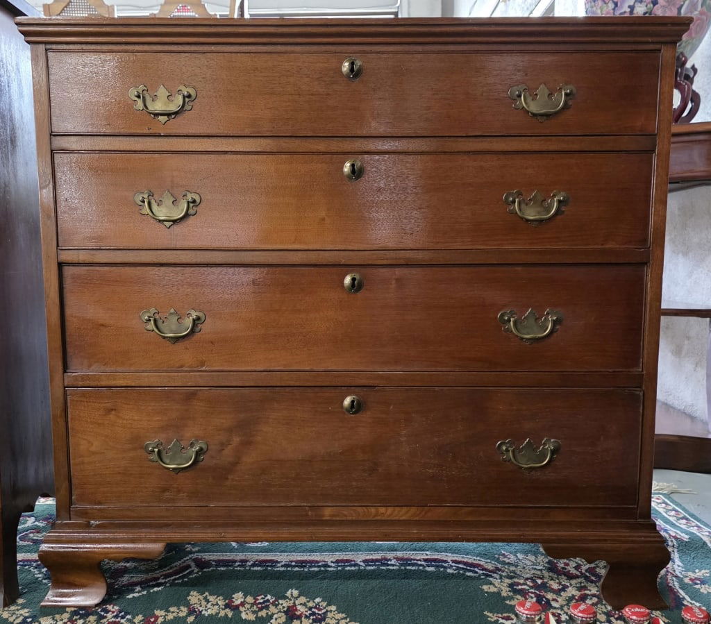 Antique American Chippendale Chest of Drawers (1 of 6)