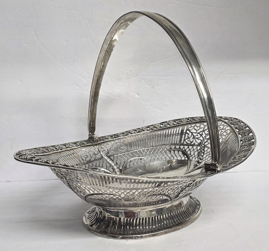 18th Century William Bond Sterling Basket 39.6oz (1 of 12)