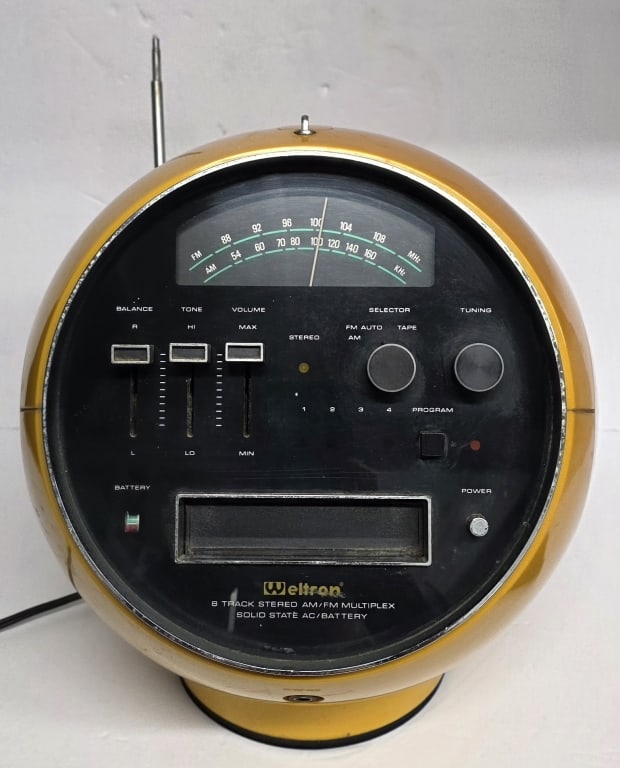 Vintage Space Ball Weltron 8 Track AM/FM Radio: Vintage "Space Ball" Weltron Model 2001 8-track player and AM/FM radio. Features carrying handle that pulls out from the top and swivels to any direction. Made in Japan. 8-Track player does not work.