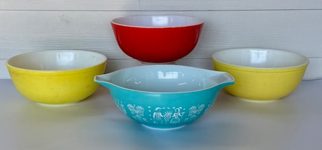 4pc Collection of Vintage Pyrex Mixing Bowls (1 of 19)