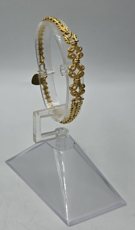 Ladies 24k Yellow Gold Bracelet - 16.13g: Ladies 24k yellow gold bracelet. S hook clasp with heart. Approximately 7.25" long and 16.13g. Photos are considered part of the condition and description. R