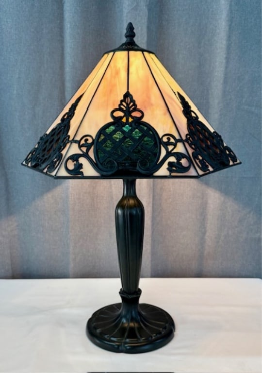 Beautiful Vintage Slag Glass Table Lamp (1 of 14)