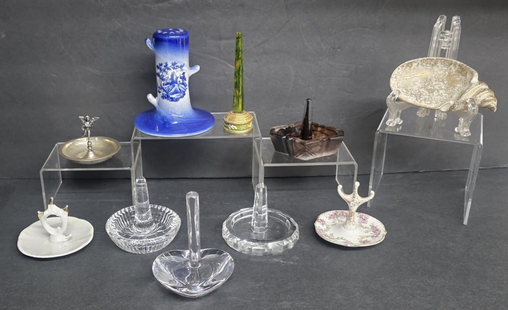 Assorted Vintage Women's Dresser Accessories (1 of 12)