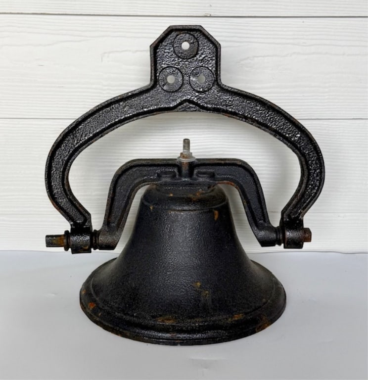 Vintage Cast Iron Farm Bell (1 of 10)
