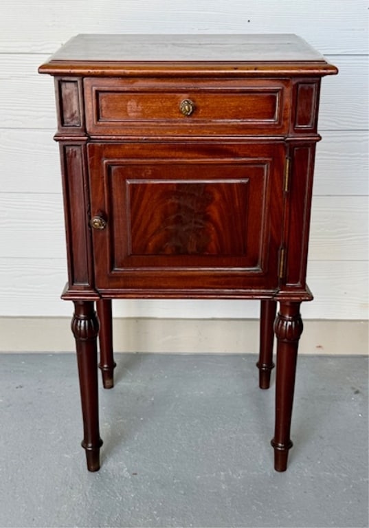 Vintage Mahogany Nightstand (1 of 11)