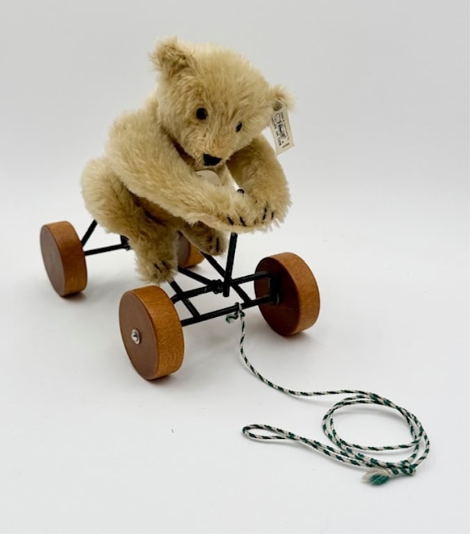 L.E. Steiff Record Teddy Bear 1913 Replica: Limited edition Steiff Record Teddy Bear 1913 Replica. Number 400698, 1990 reissue. Numbered 201/4000. Released as part of the Steiff Museum Collection. Bear features woven blonde mohair fur, 5 way jo