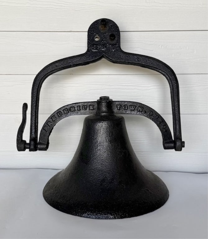 Large C.S. Bell Company Cast Iron Bell (1 of 15)