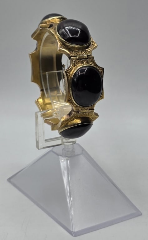 14k Red Cabochon Gemstone Bracelet 71.63g TW: Vintage 14k red cabochon gemstone bracelet. Features 6 red cabochon stones. Attached safety chain. Box clasp. Intricate relief? metal work. Approximately 2.25"ID and 71.63g TW. Photos are considered p