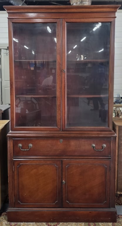 Bassett Furniture Traditional Style China Cabinet (1 of 9)