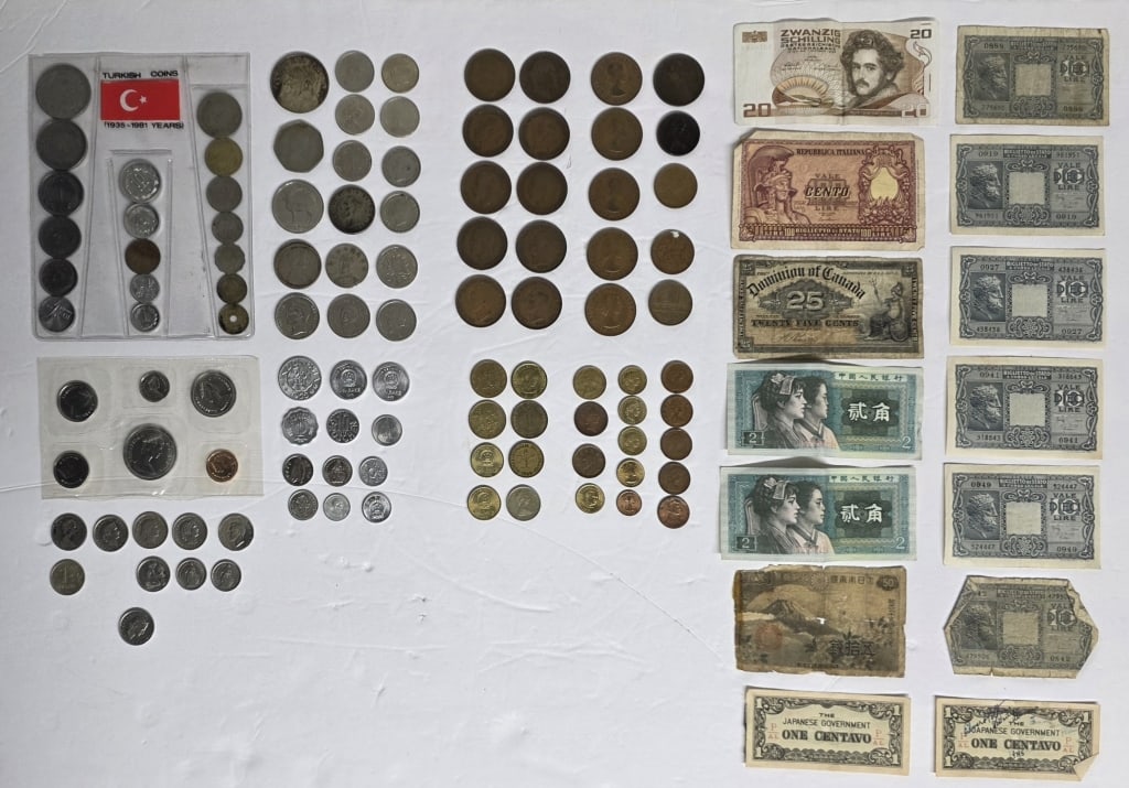 Collection of Assorted World Coins & Banknotes (1 of 12)