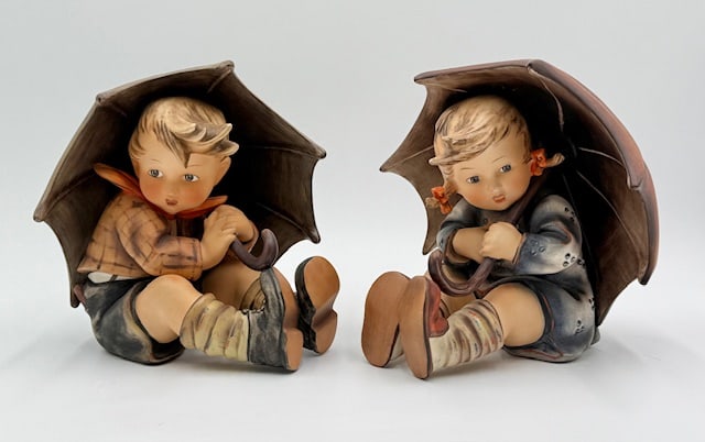 Vintage Goebel Hummel Umbrella Boy & Girl (1 of 17)