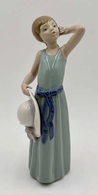 Vintage "Prissy" Lladro Porcelain Figurine (1 of 12)