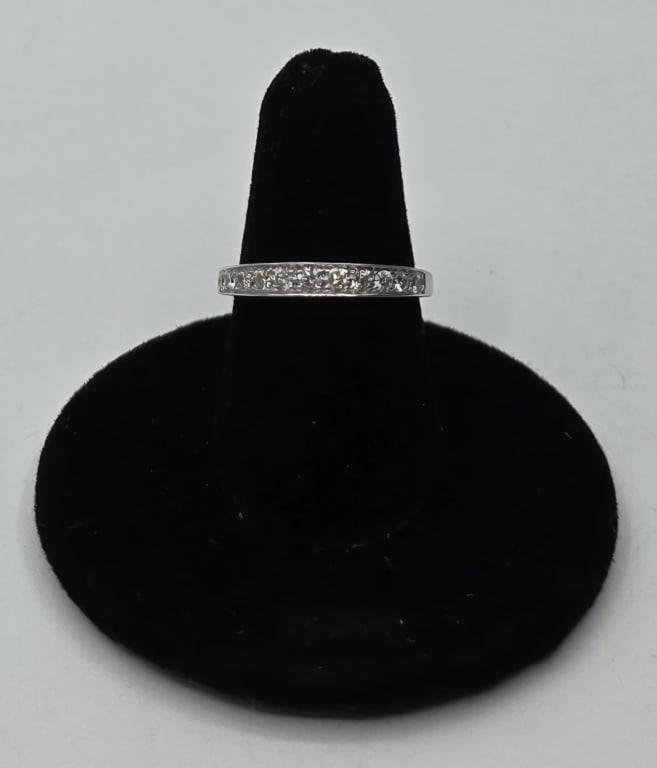 18k Diamond Band - 2.2g TW: 18k Diamond band. 2.2g TW. 11 Graduated sized diamonds set in 18k white gold. Approx. size 6.5. Photos are considered part of the description and condition. R