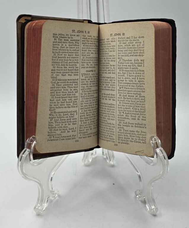 Vintage WW2 Era "Heart Shield" Bible (1 of 6)