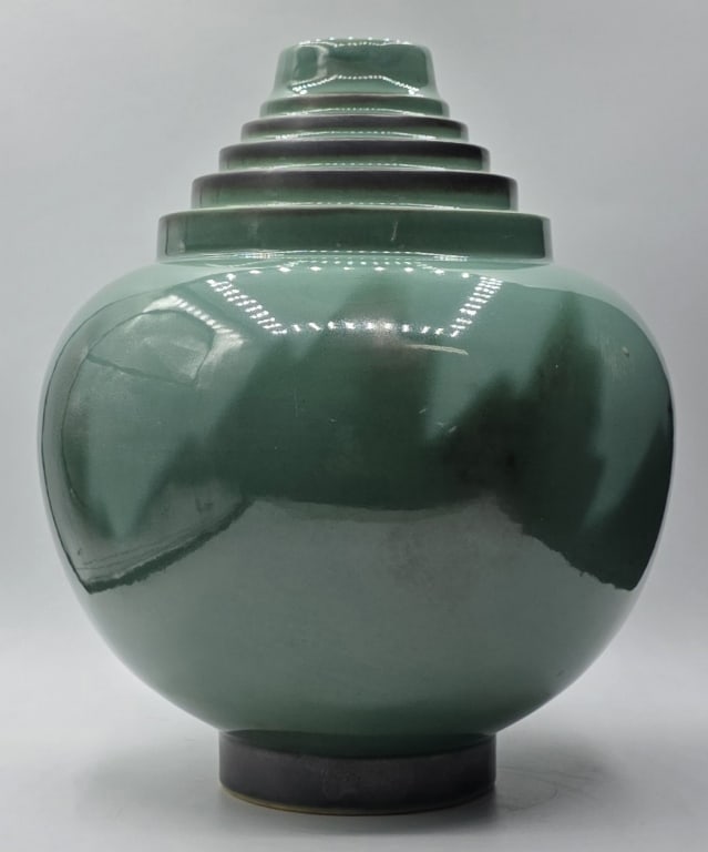 Vintage Roseville Pottery Future Black Flame Vase (1 of 8)