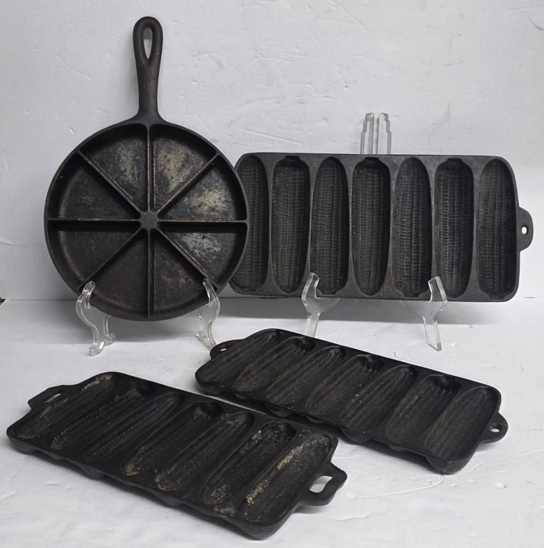 Vintage Cast Iron Cornbread Baking Set (1 of 9)