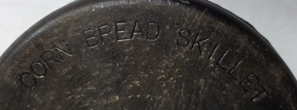 Vintage Cast Iron Cornbread Baking Set - 4