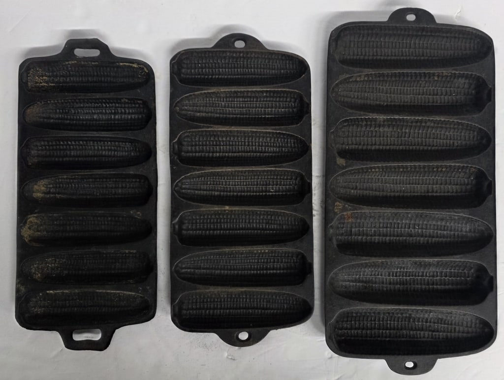 Vintage Cast Iron Cornbread Baking Set - 5