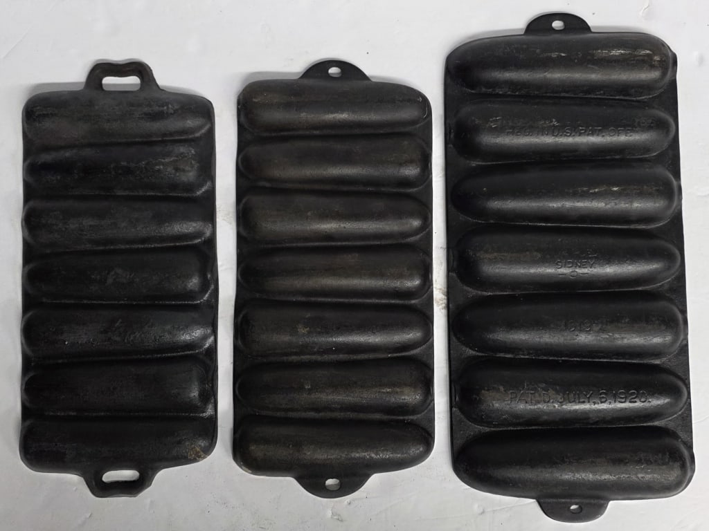 Vintage Cast Iron Cornbread Baking Set - 6