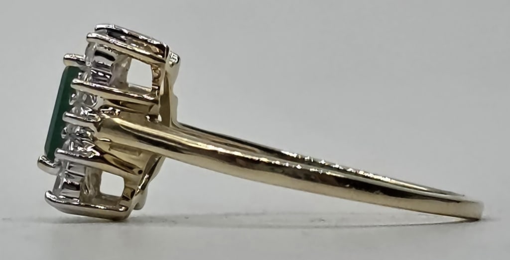 14k Emerald Ring - 3.2g TW - 3