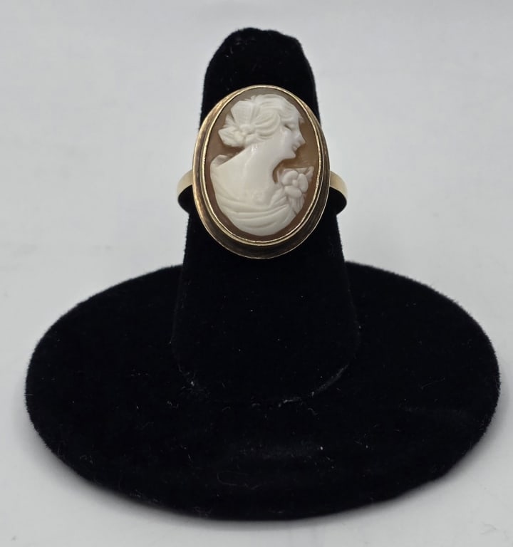 14k Cameo Ring - 4.8g TW (1 of 5)
