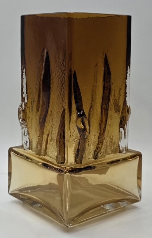 Signed Kumela MCM Chimney Amber Glass Vase (1 of 11)