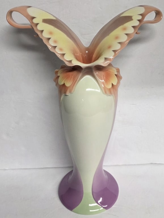 Franz Papillon Butterfly Spread Wings Flower Vase: Franz Collection Papillon Butterfly Spread Wings flower vase. Model XP1692 from the Papillon Butterfly collection.. Vase features a spread wing butterfly design in a pastel multicolor palette. In exce