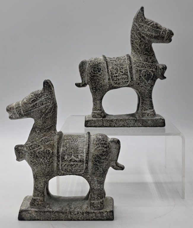 Pair Qin Dynasty Style Terracotta Army Horses: Pair of vintage Chinese Qin Dynasty style terracotta army horses. Cracks present in one horse. Approximately 4"h x 3.5"w. Photos are considered part of the condition and description. O/S