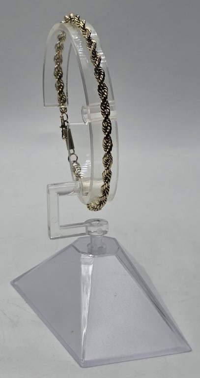 14k Rope Bracelet - 8.41g: 14k Rope bracelet. 8.41g. Approx. 7.5"L. Barrel clasp with safety latch. Photos are considered part of the description and condition. R