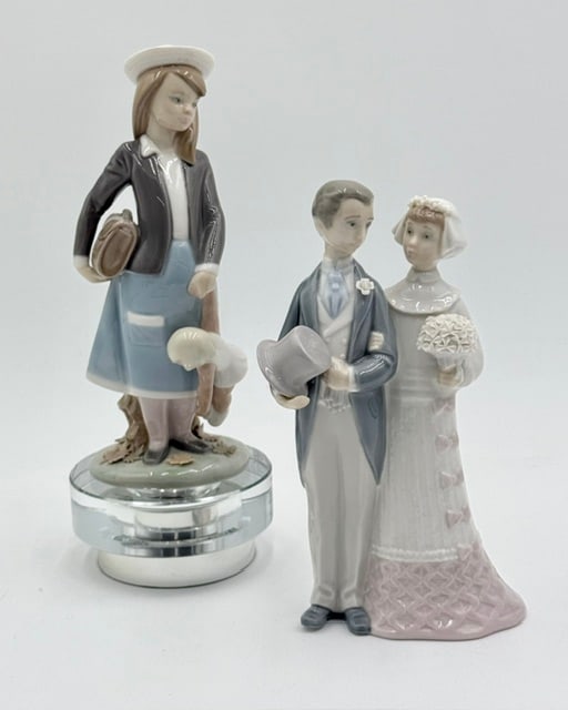 Pair of Collectible Lladro Porcelain Figurines (1 of 12)