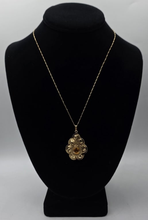 Vintage 14k Locket on Box Chain - 11.65g TW (1 of 9)