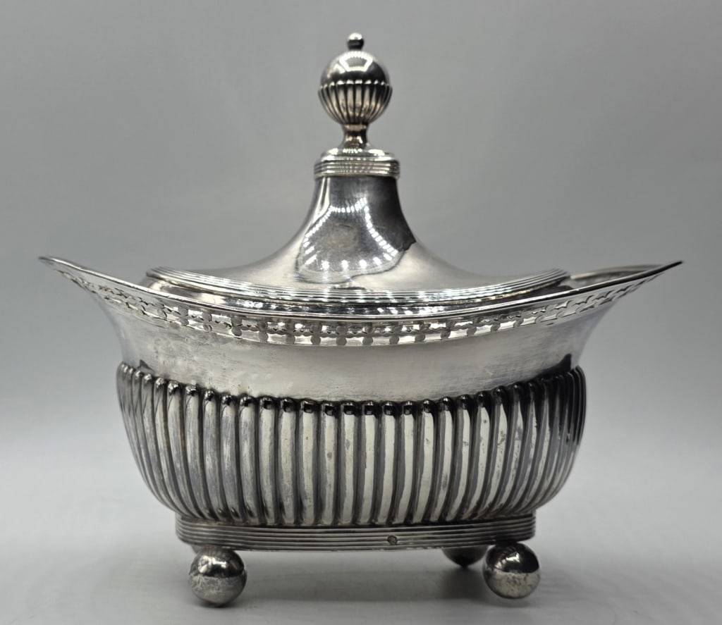 Vtg. Fluted Sterling Silver Sugar Bowl - 16.475oz: Vintage fluted sterling silver sugar bowl. Features a domed lid, decorative outer border, and a distinctive finial. Approximately 6"h and 16.475oz. Photos are considered part of the condition and desc