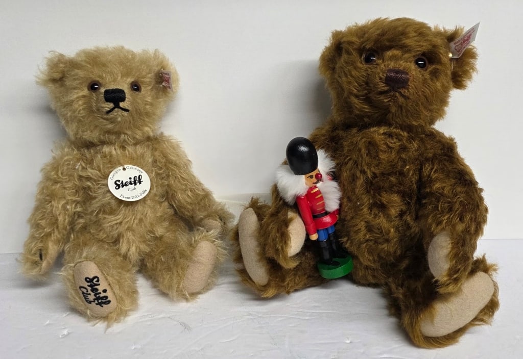 Pair of Limited Edition Collectible Steiff Bears (1 of 9)
