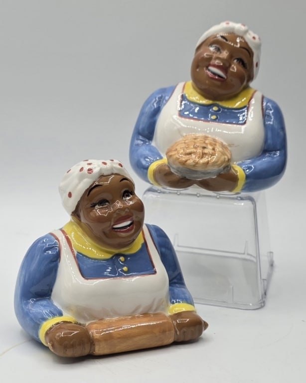 Vintage Black Americana "Baking Time" S&P Shakers (1 of 8)