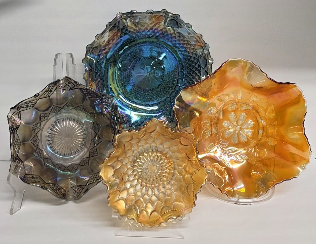 Assorted Vintage Carnival Glass Bowls (1 of 7)