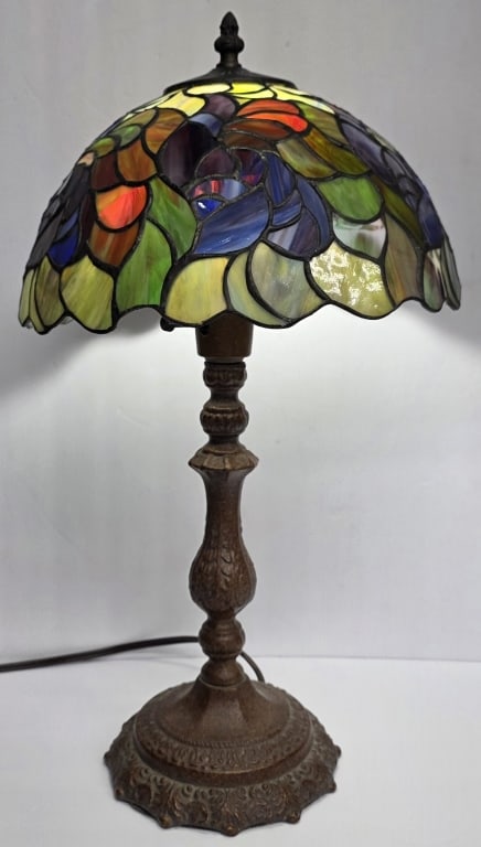 Beautiful Tiffany Style Table Lamp - 2