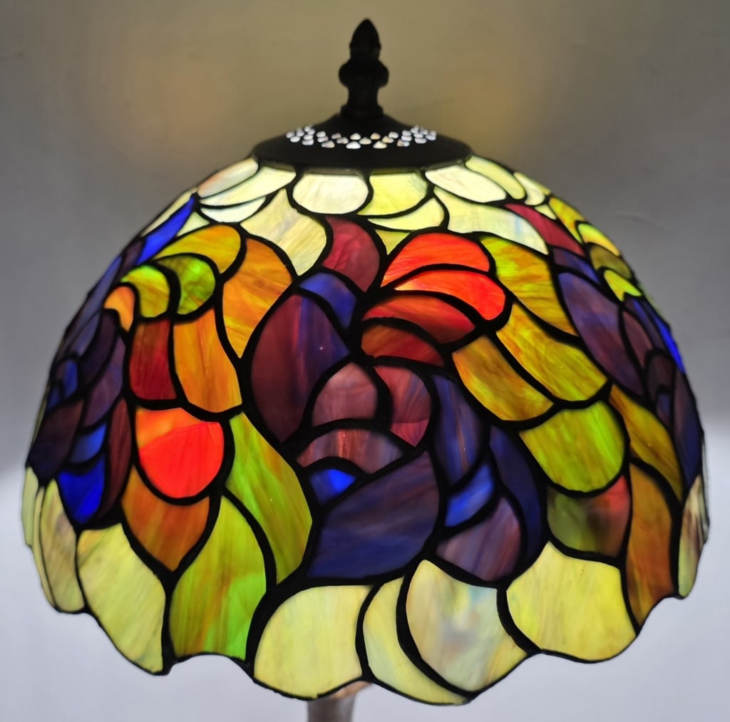 Beautiful Tiffany Style Table Lamp - 3